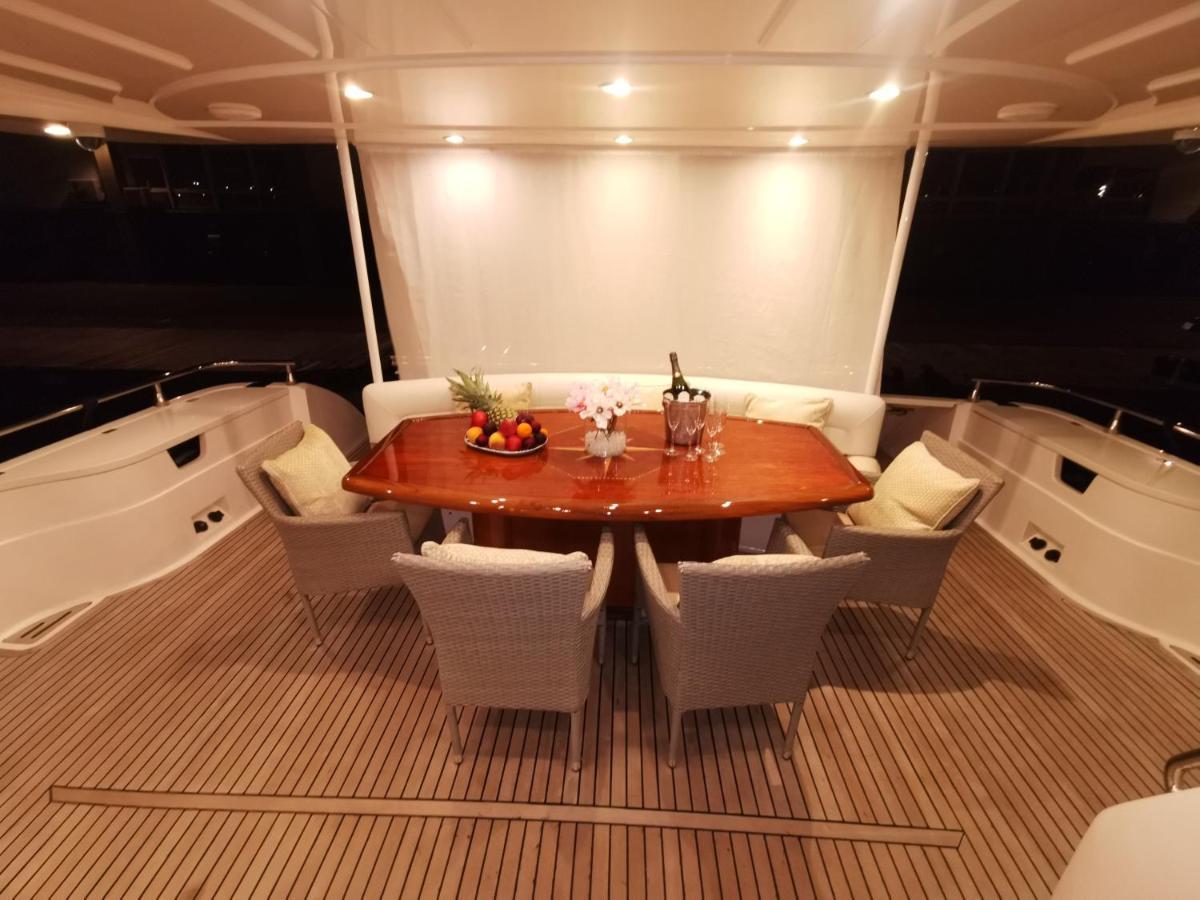 Rent Luxury Motor Yacht Barcelona