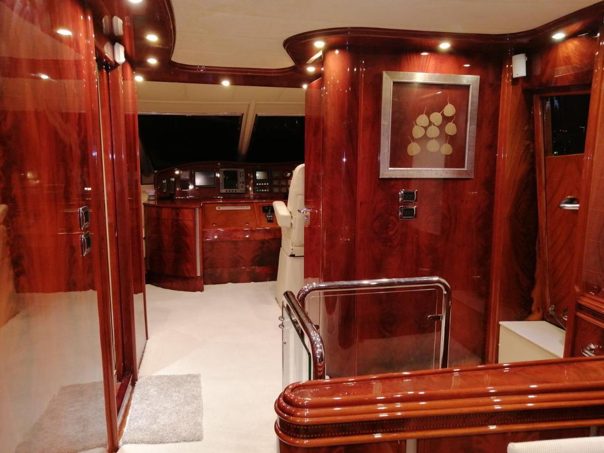 Rent Luxury Motor Yacht *