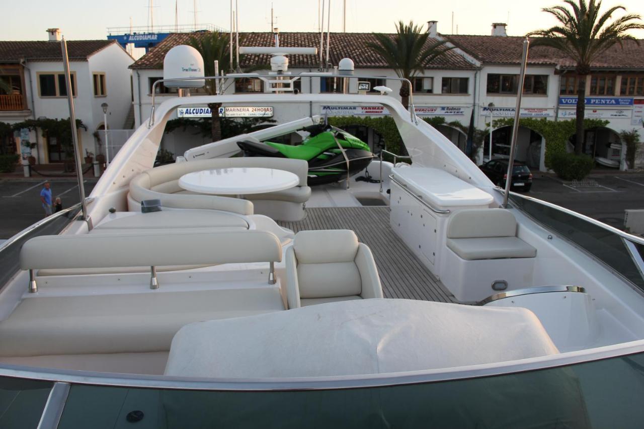 Rent Luxury Motor Yacht Barcelona
