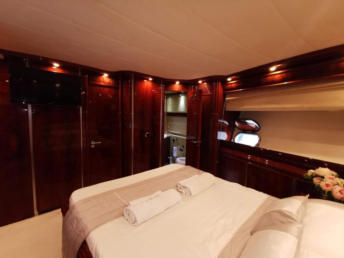Rent Luxury Motor Yacht Botel Barcelona