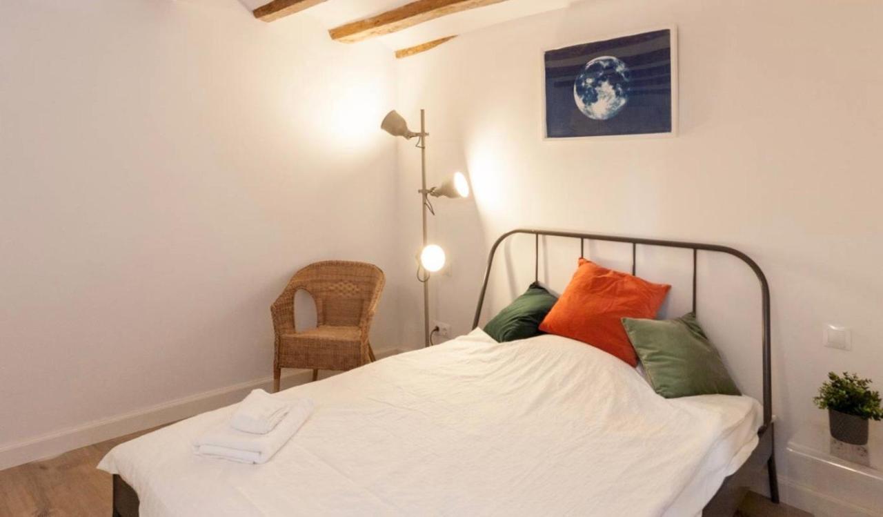 Modern Ramblas Apartment *