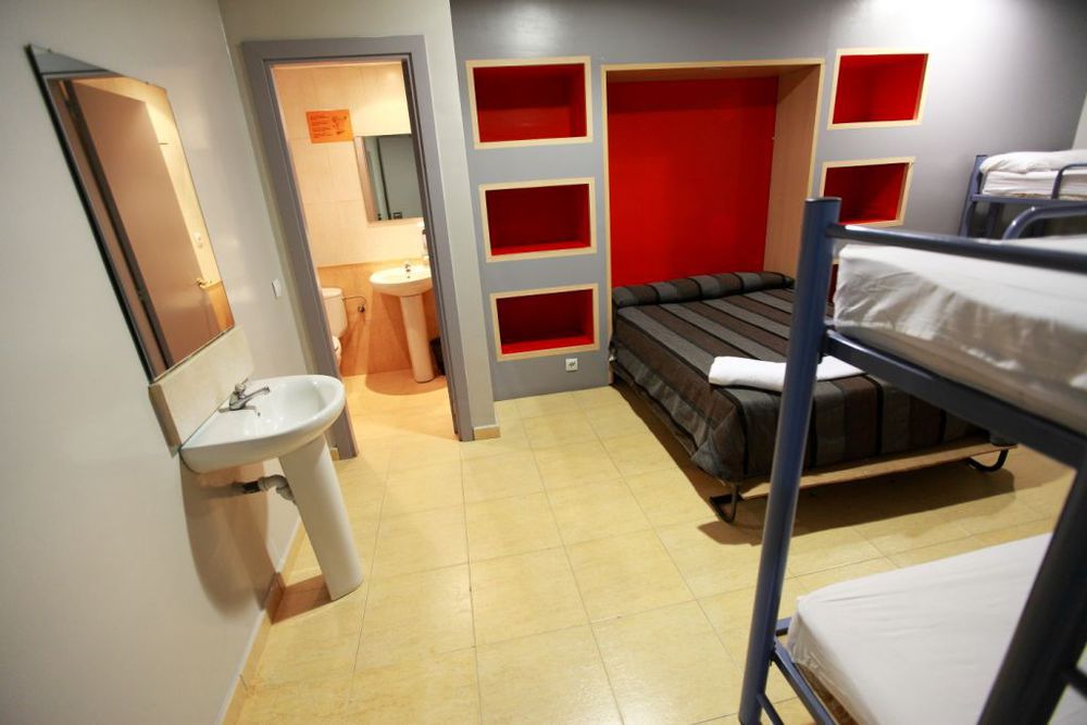 Hostel Sun & Moon *
