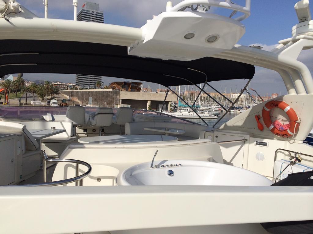 Leigh Yacht Botel
