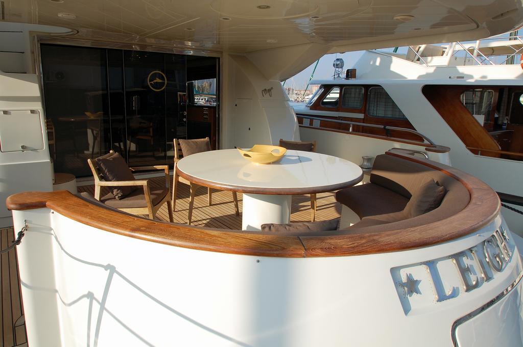 Botel Leigh Yacht *
