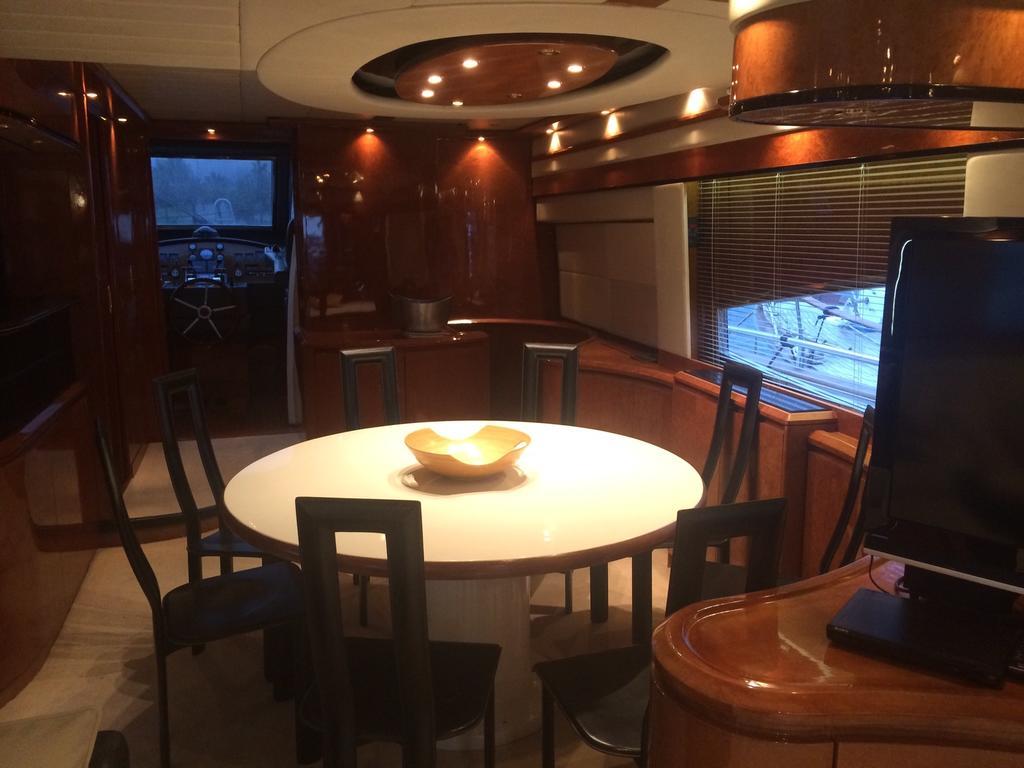 Botel Leigh Yacht Barcelona