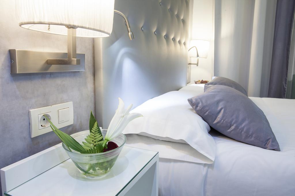 Triple With Private Bathroom In Gothic Barcelona