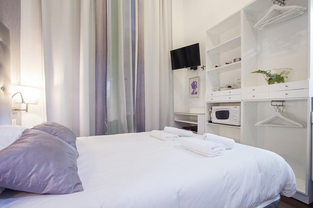 Triple With Private Bathroom In Gothic Maison d'hôtes