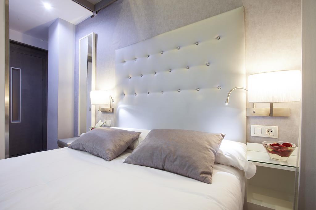 Triple With Private Bathroom In Gothic Barcelone