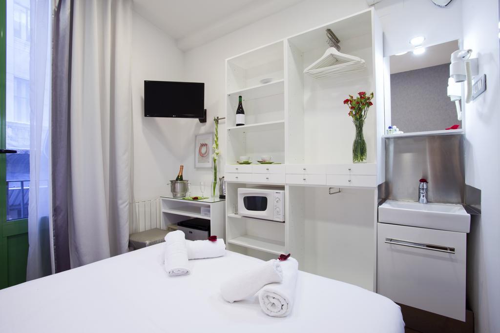 Triple With Private Bathroom In Gothic Maison d'hôtes