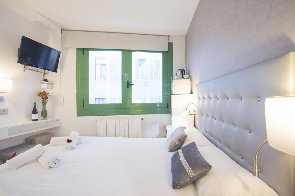 Triple With Private Bathroom In Gothic