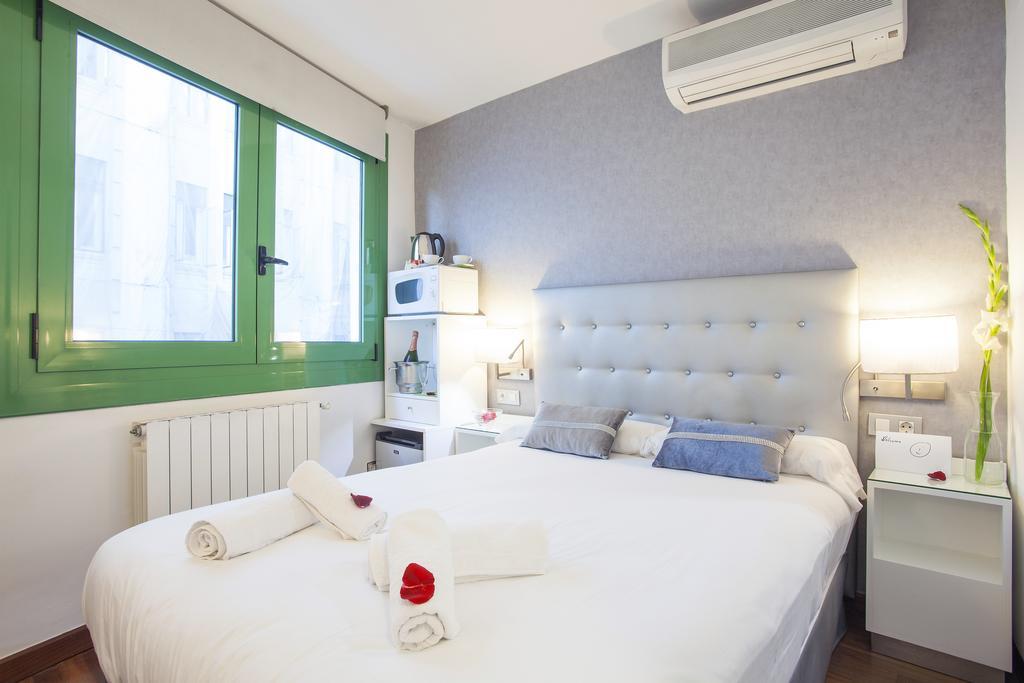 Triple With Private Bathroom In Gothic Maison d'hôtes
