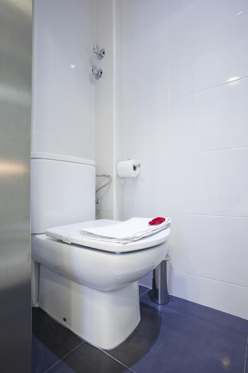 Triple With Private Bathroom In Gothic Maison d'hôtes 2*