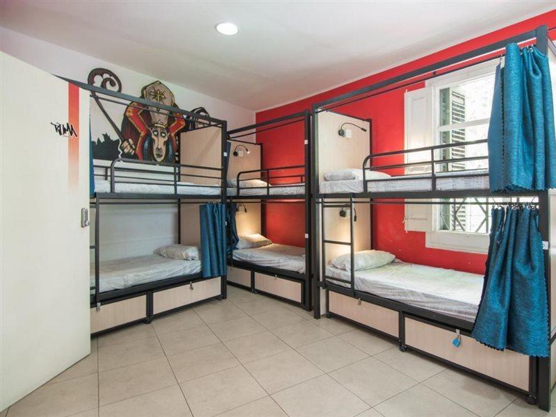 No Limit Graffiti Hostel *