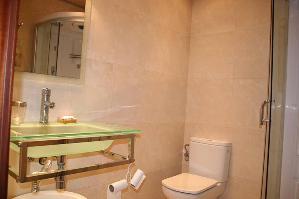 Rustic 2 Bedroom Poble Sec Apartment *