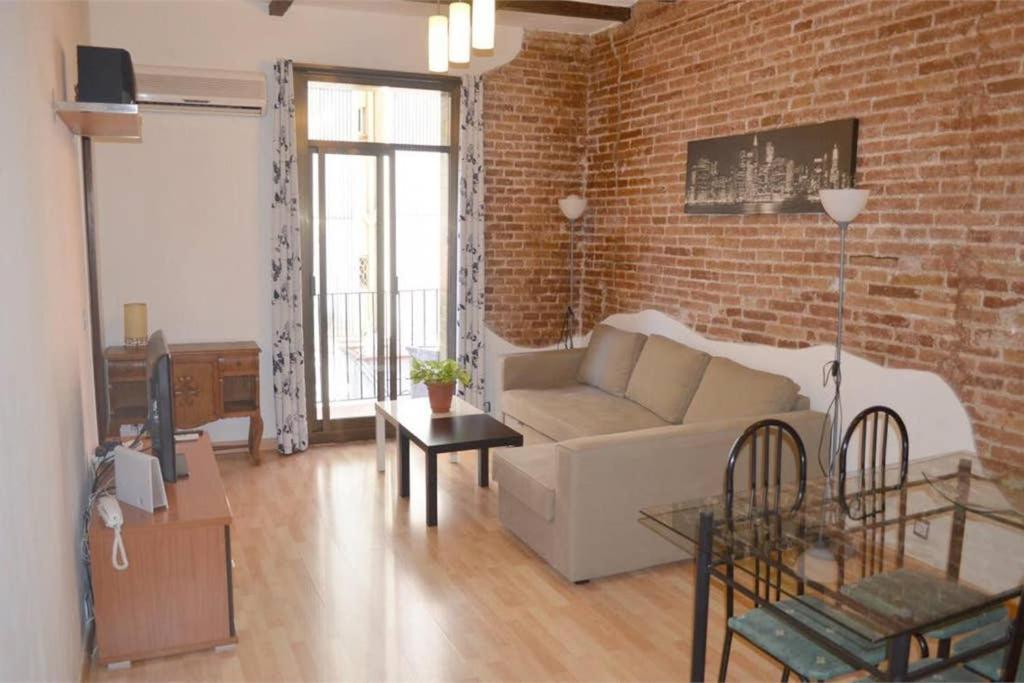 Rustic 2 Bedroom Poble Sec