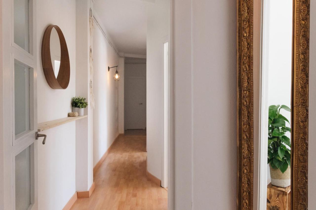 Sunny And Modern Ideal For Groups Apartment