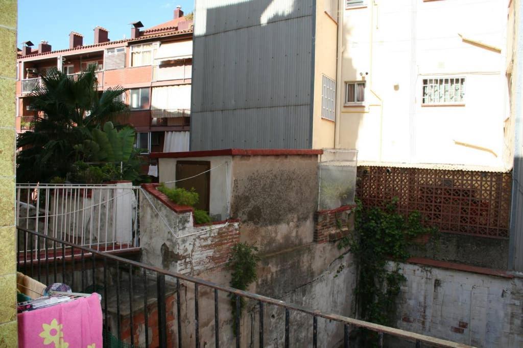 Rustic 2 Bedroom Poble Sec Apartment *