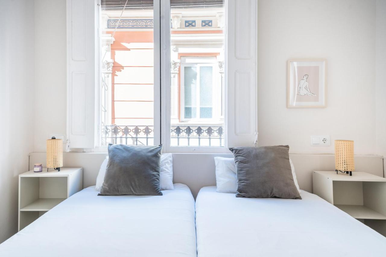 Light, Cozy Terrace And Local Life In Gracia Appartement Barcelona