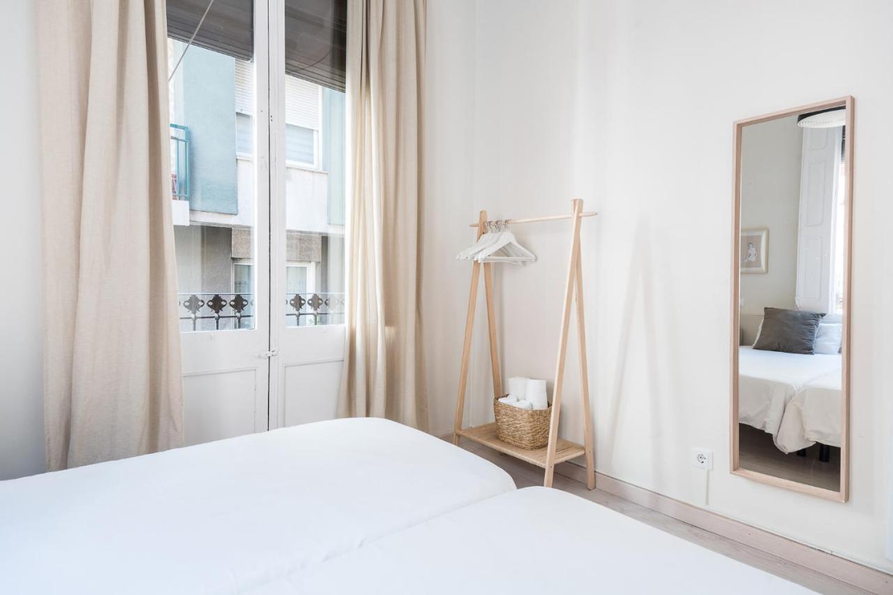 Light, Cozy Terrace And Local Life In Gracia *