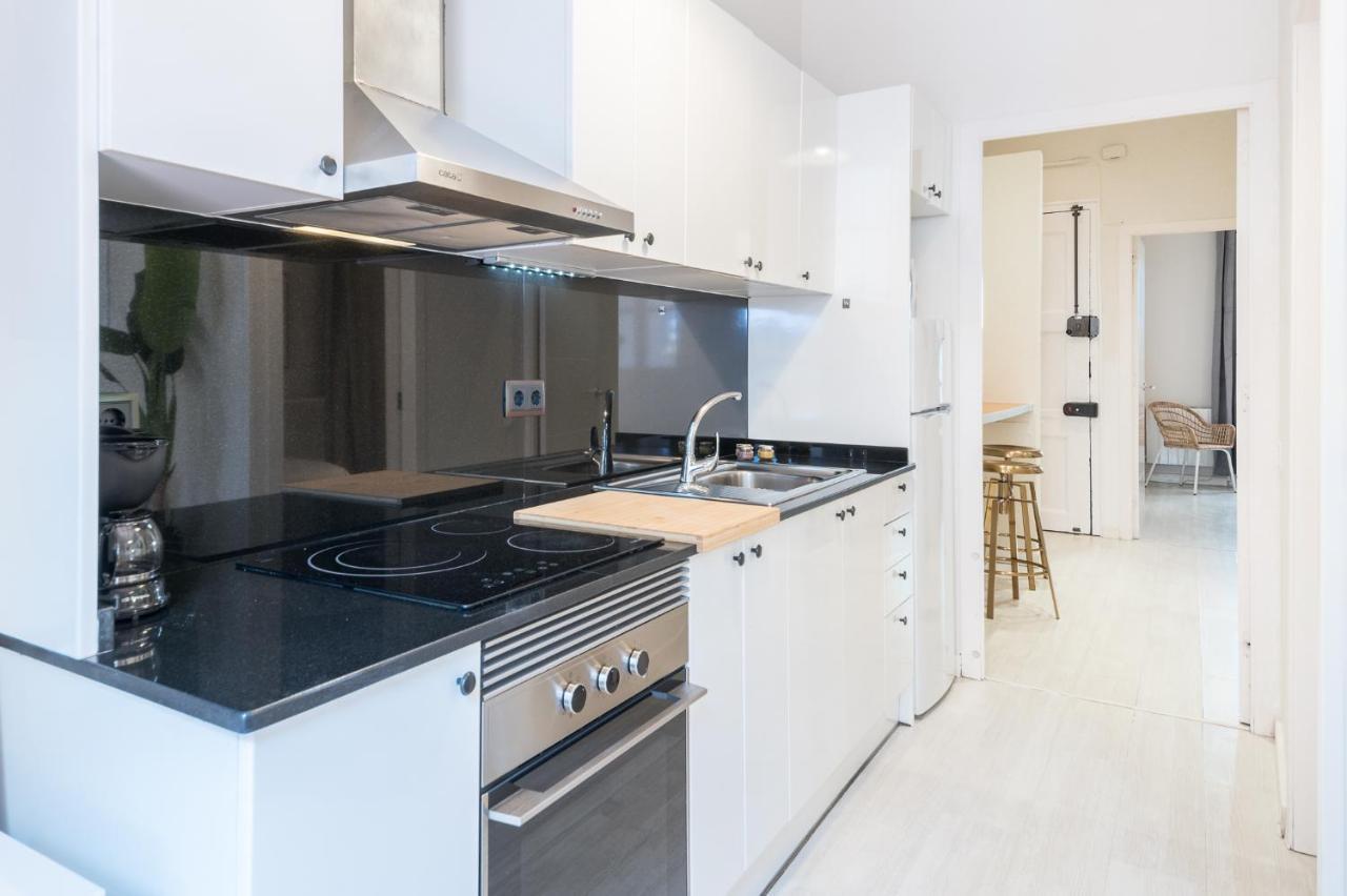 Terrace, Sun And Local Lifestyle In Gracia Apartment *