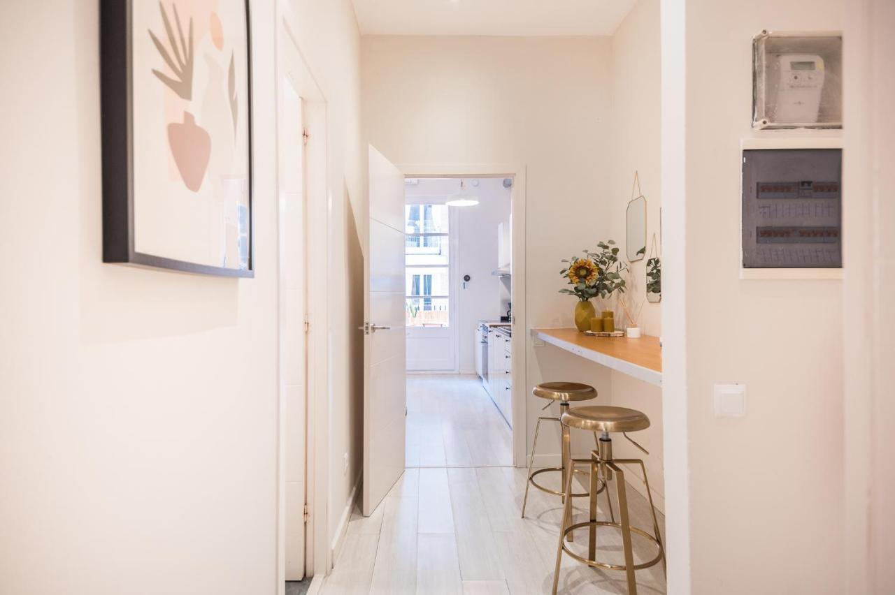 Terrace, Sun And Local Lifestyle In Gracia Apartment *