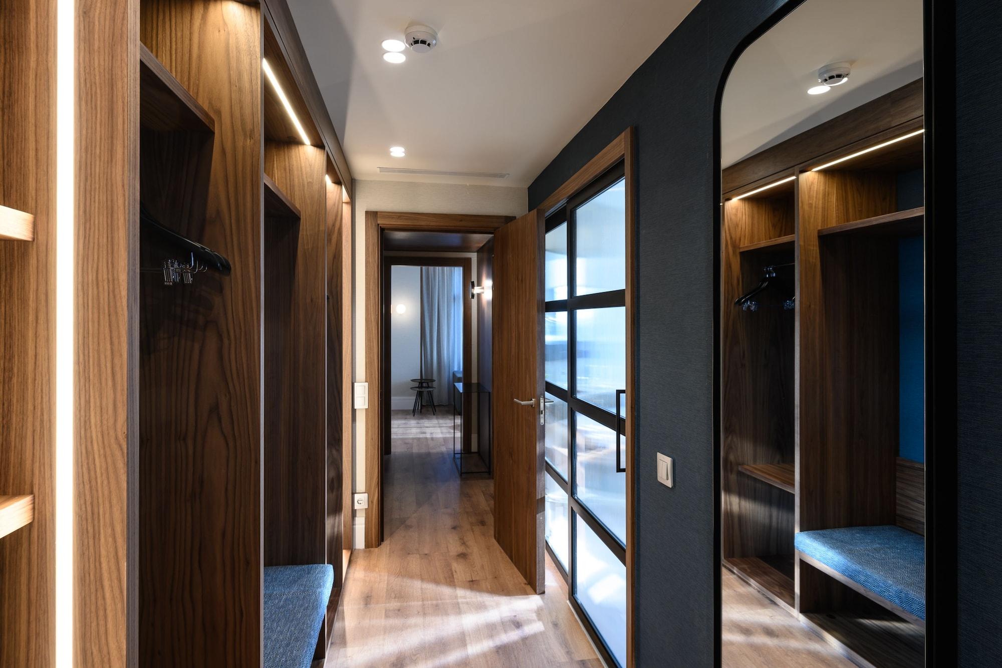 Catalonia Plaza 4*