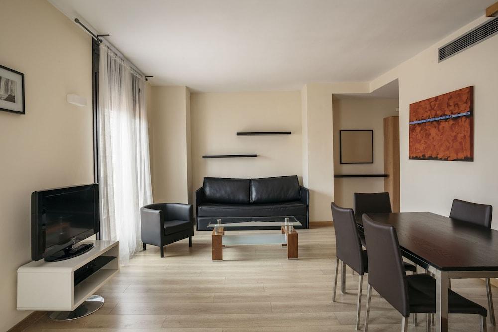 Villarroel Hotel 3*