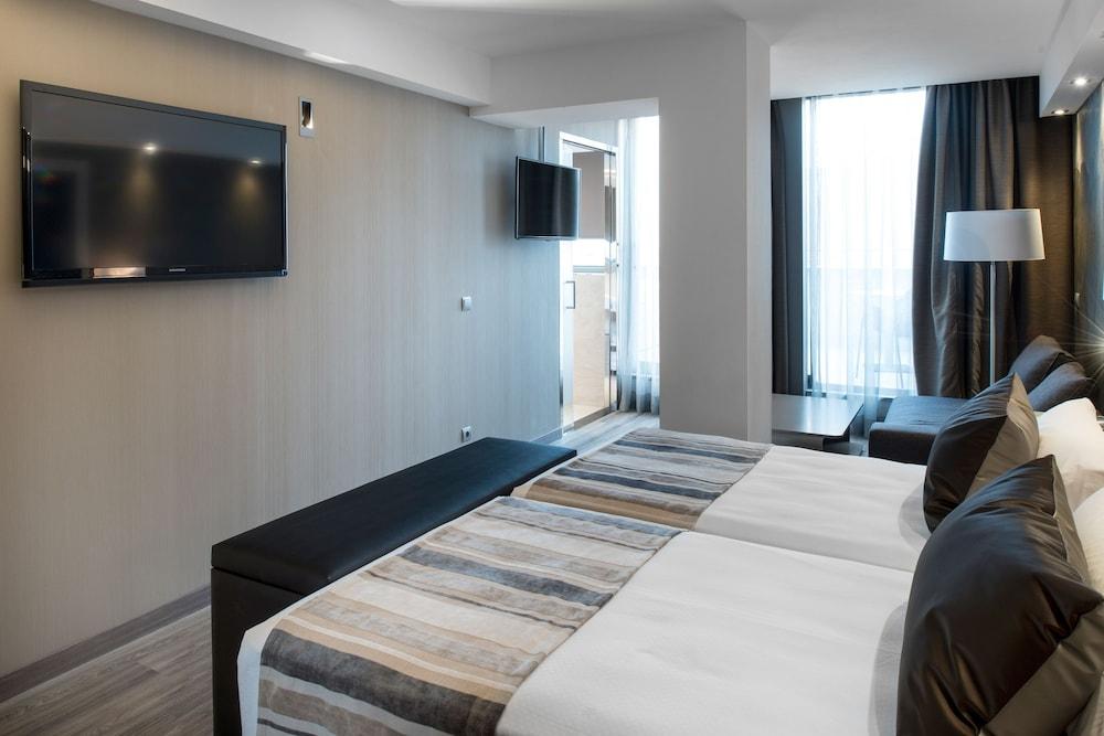 Catalonia Square 4* Sup Hotel