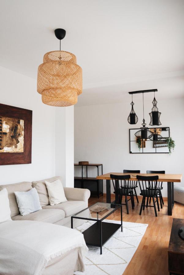 Sunny And Modern Ideal For Groups Apartment Barcelona
