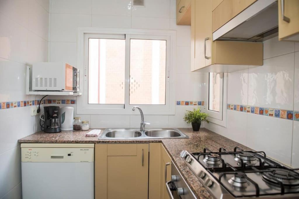 Sunny And Quiet Sagrada Familia Apartment *