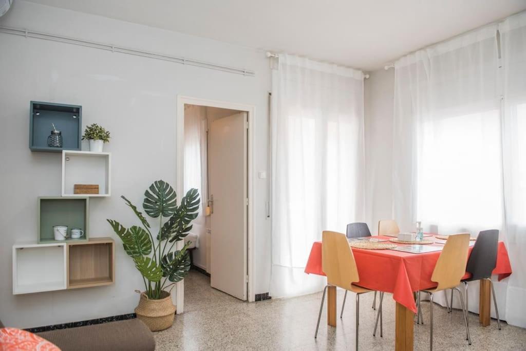 Sunny And Quiet Sagrada Familia Apartment Barcelona