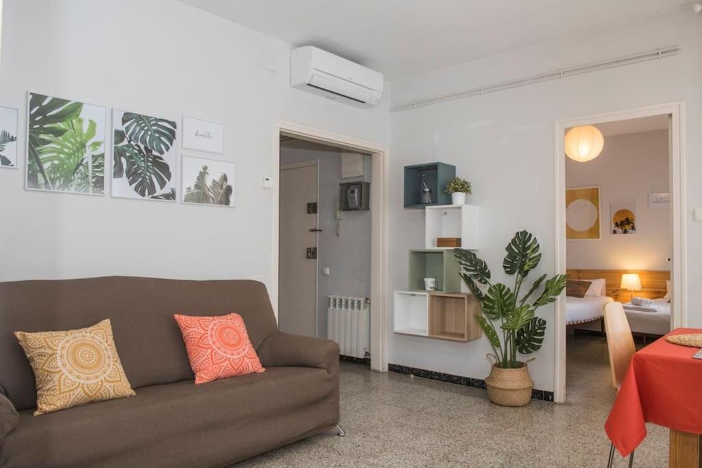 Sunny And Quiet Sagrada Familia Apartment *