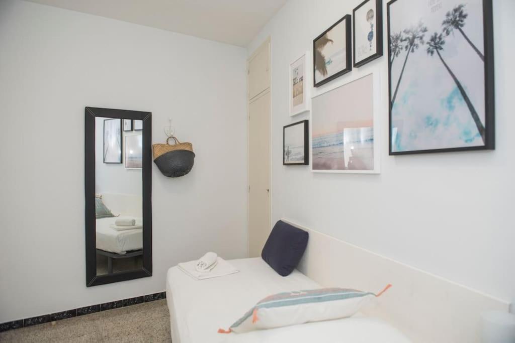 Sunny And Quiet Sagrada Familia Apartment Barcelona