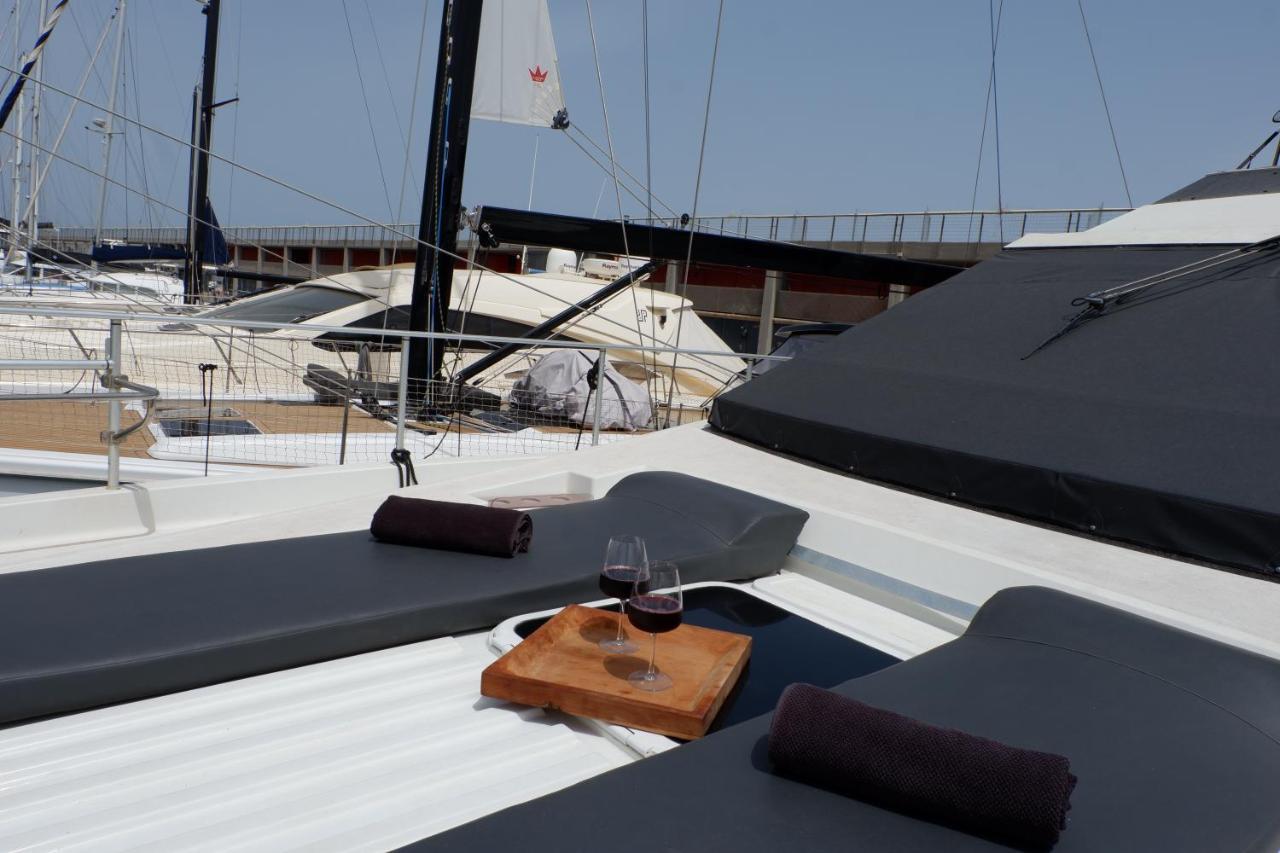 Bateau-hôtel The Morgan Yacht *