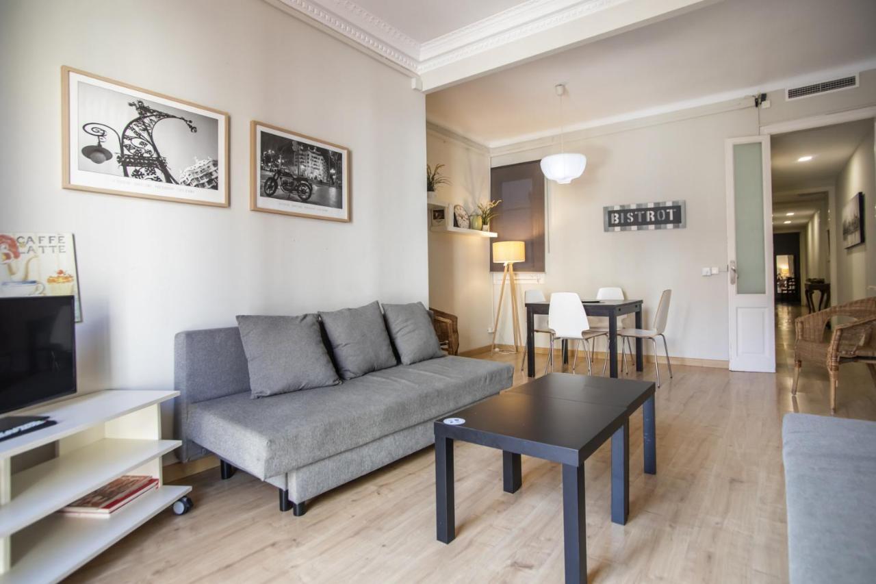23par1007 Comfortable In Paralel Apartment Barcelona