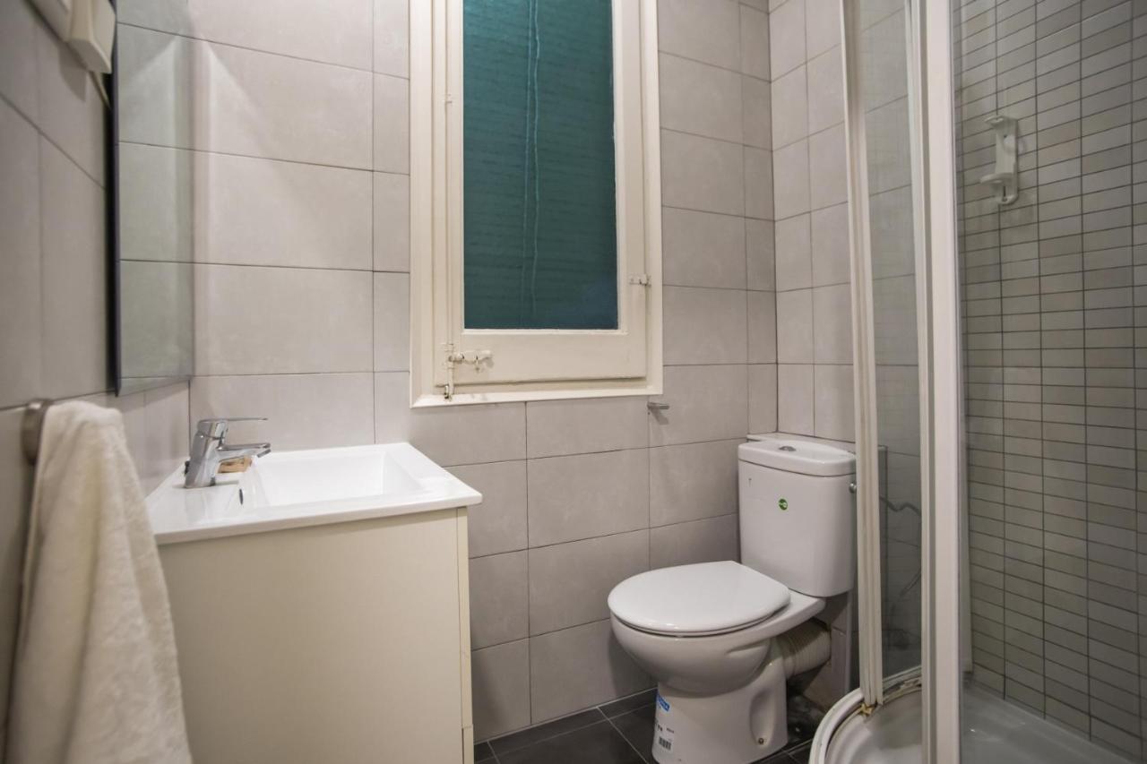 23par1007 Comfortable In Paralel Apartment Barcelona