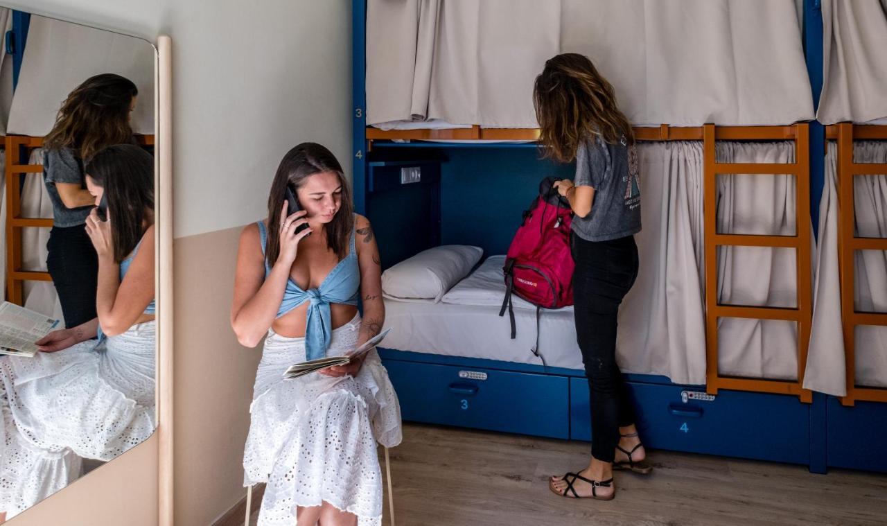 Latroupe Poblenou Hostel *