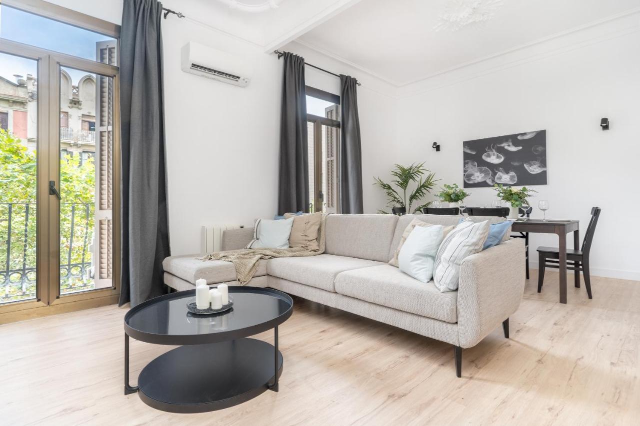 5br - 3bh Luxury In The City Center Apartment *