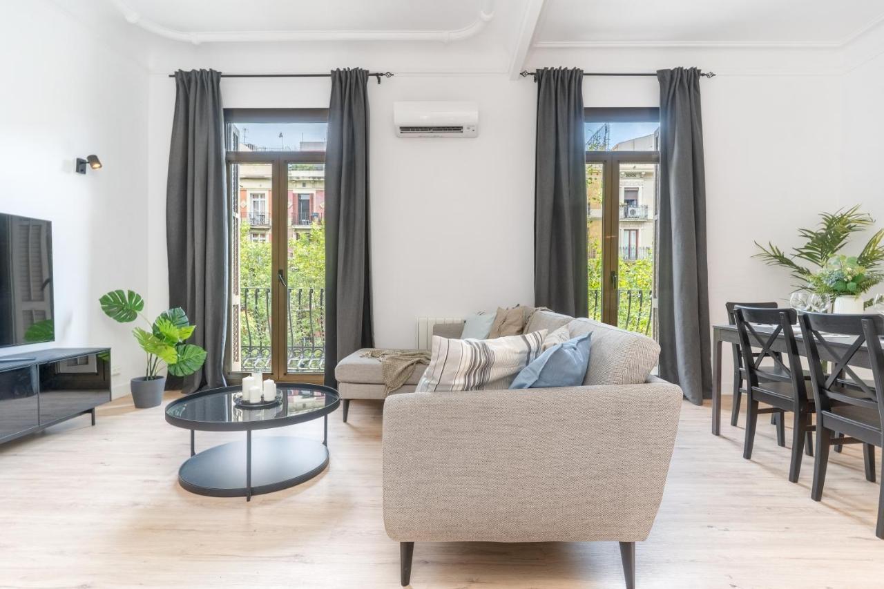 5br - 3bh Luxury In The City Center Apartment *