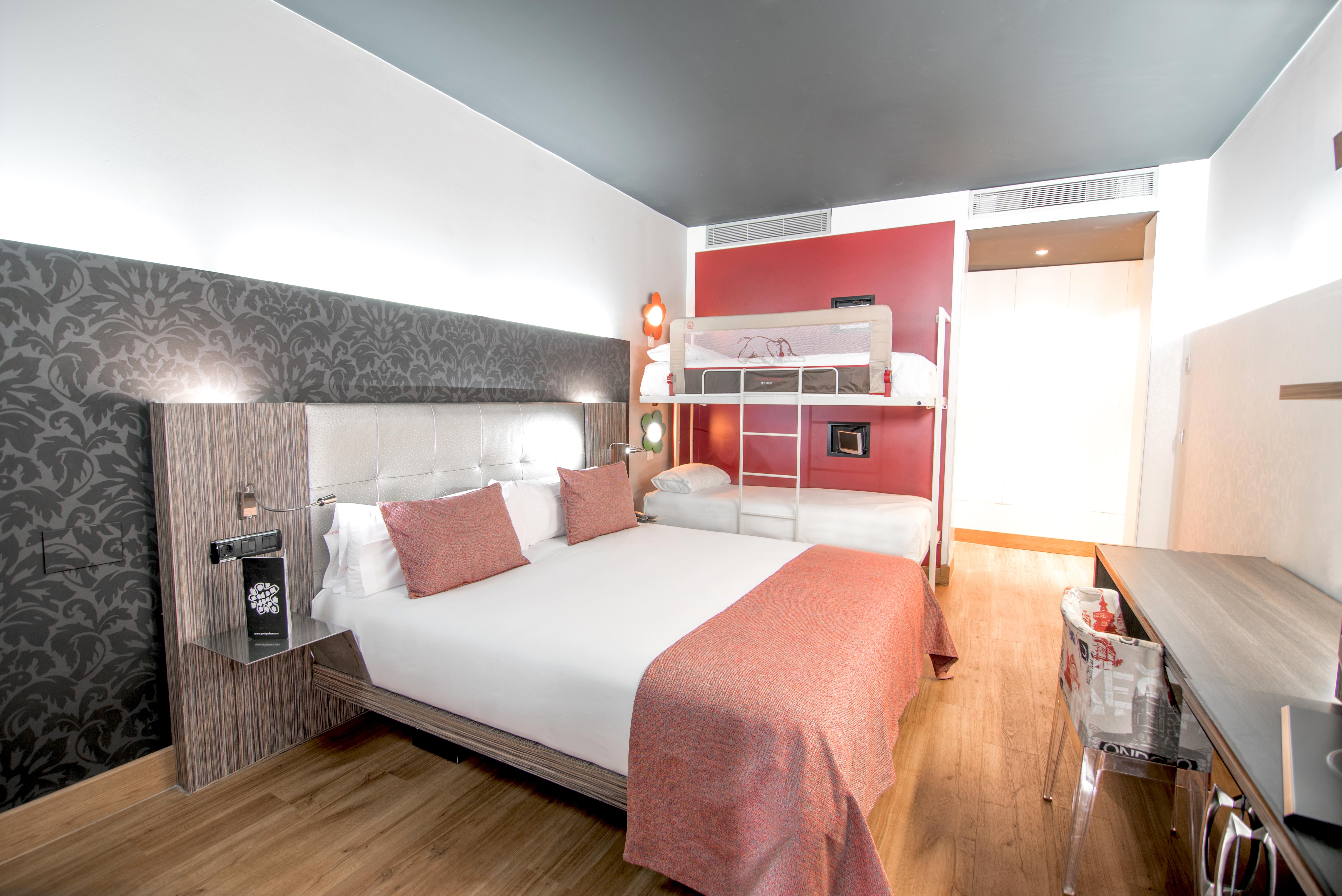 Hotel Petit Palace Museum