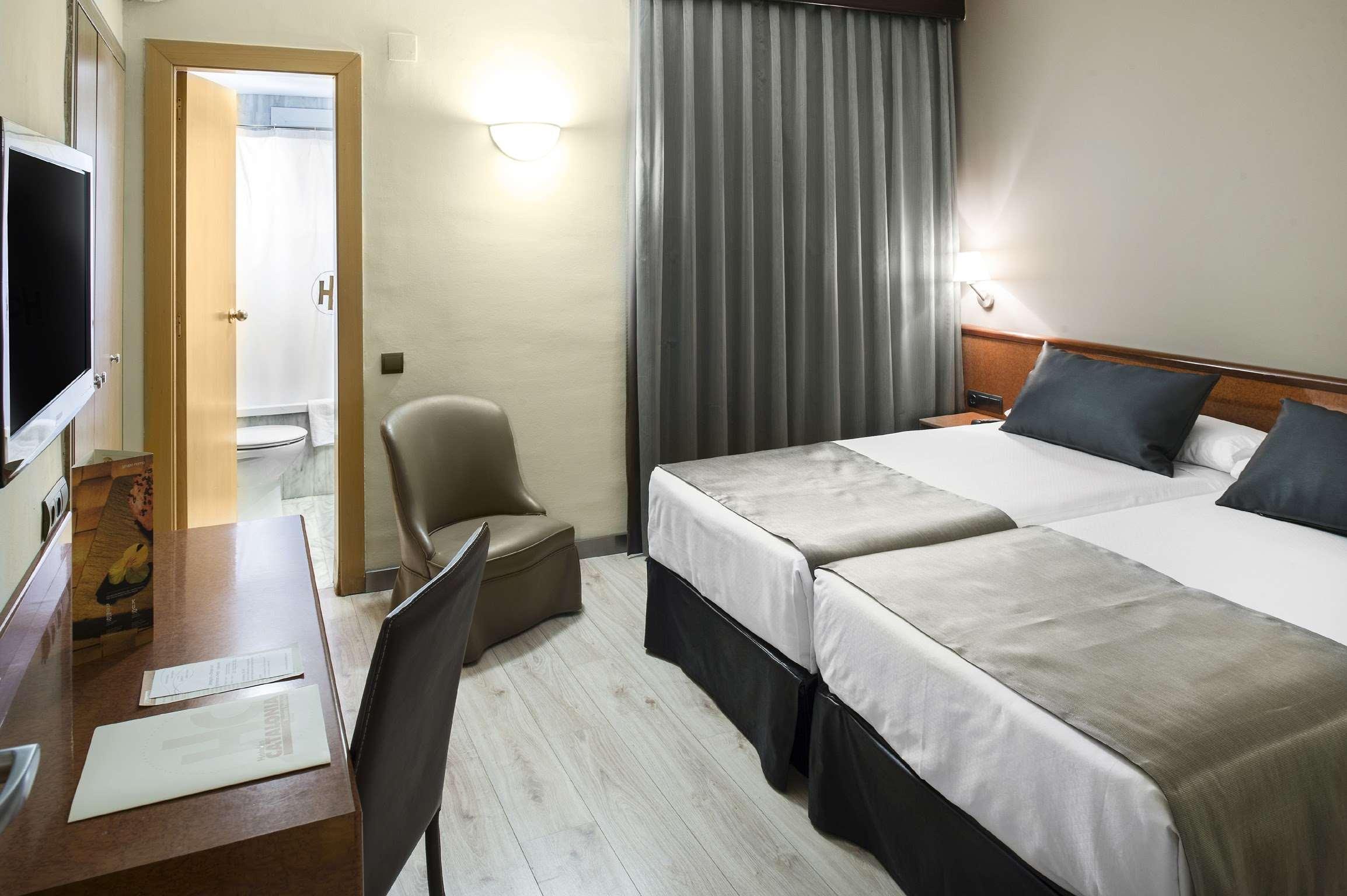 Catalonia Castellnou Hotel