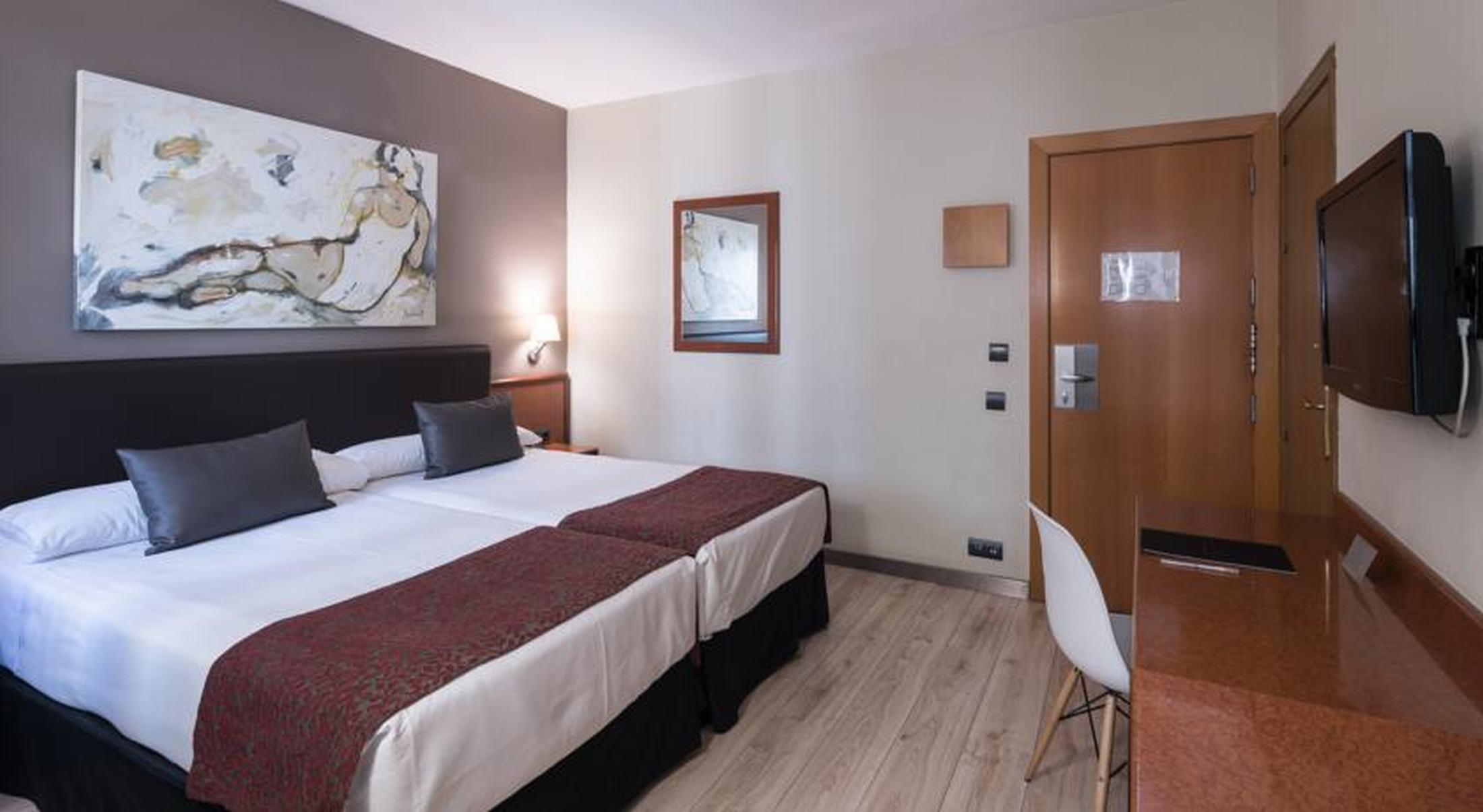 Catalonia Castellnou Hotel
