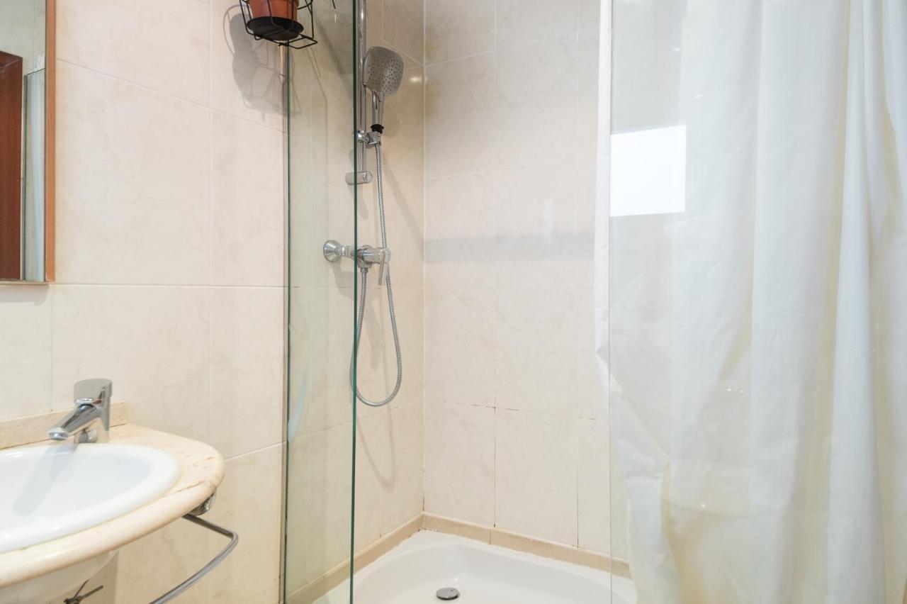 Apartment Eixample 4 *
