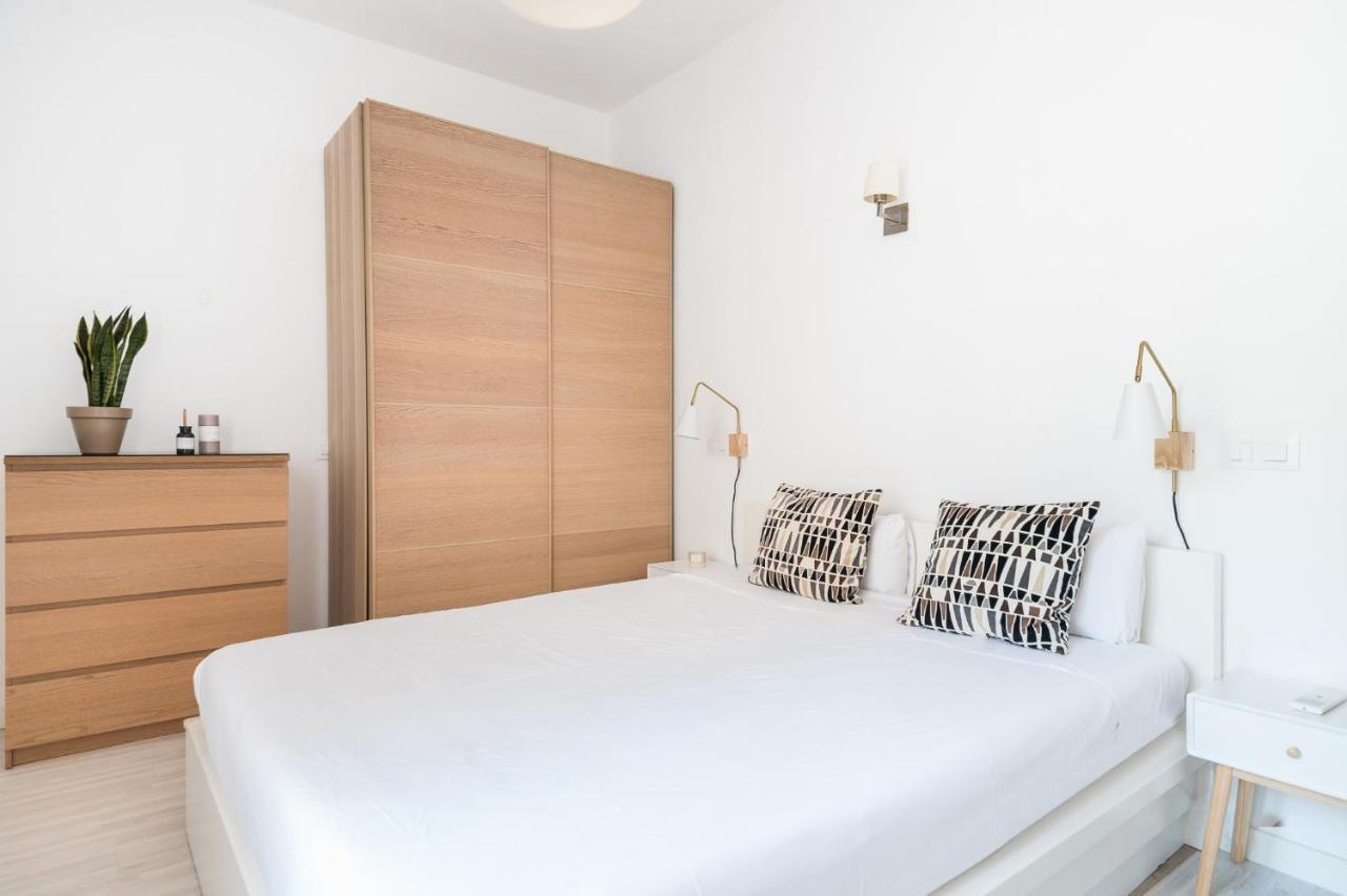 Spacious 3 Bed In The Heart Of Sant Antoni Barcelona