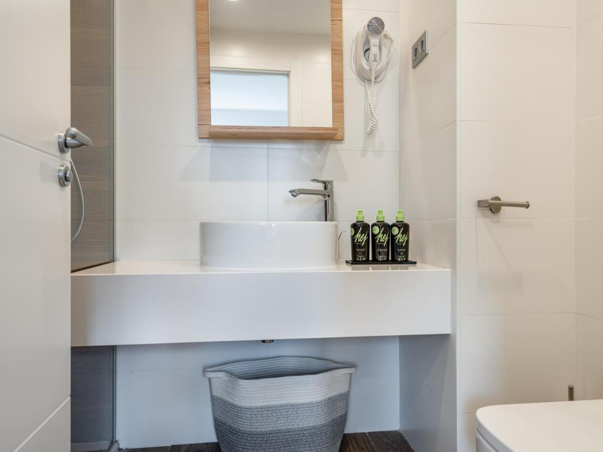 Limehome Carrer De Fontcoberta - Digital Access Hotel Barcelona