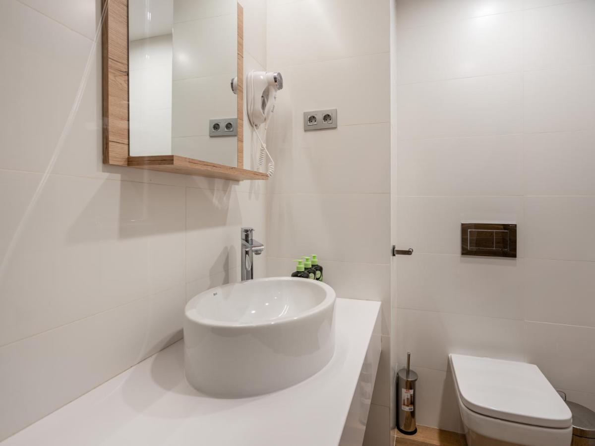 Limehome Carrer De Fontcoberta - Digital Access Hotel Barcelona