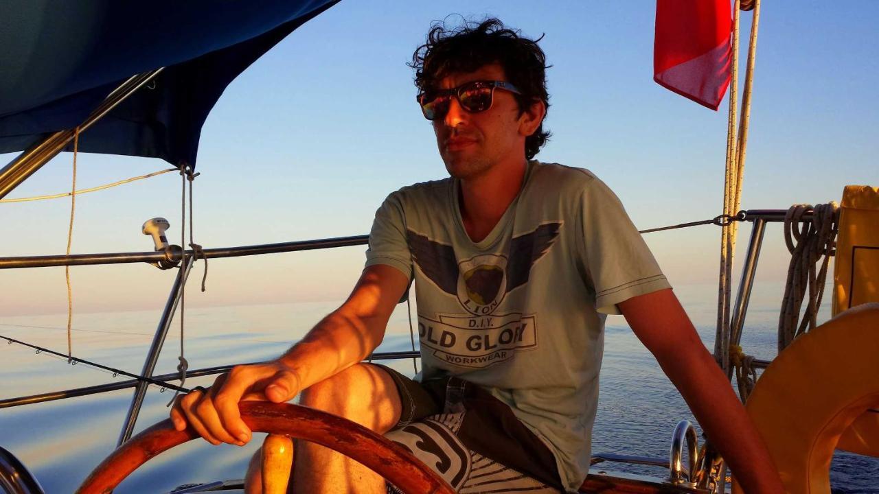 Botel On A Beautiful Ocean Going Classic Schooner! Barcelona