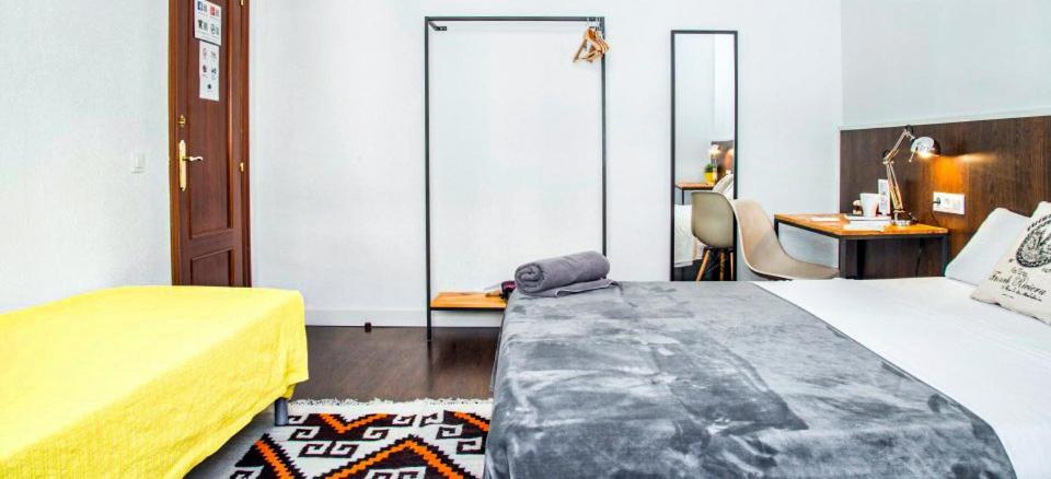 Traveller House 8 Bedroom Apartment Barcelona