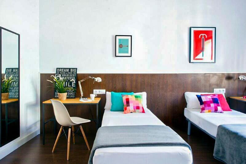 Traveller House 8 Bedroom Apartment *