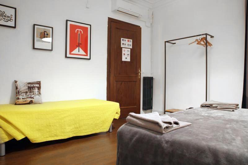 Traveller House 8 Bedroom Apartment Barcelona